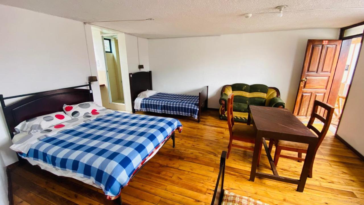 Hostal La Guayunga Rooftop Кито Екстериор снимка
