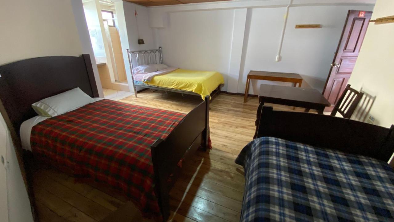Hostal La Guayunga Rooftop Кито Екстериор снимка