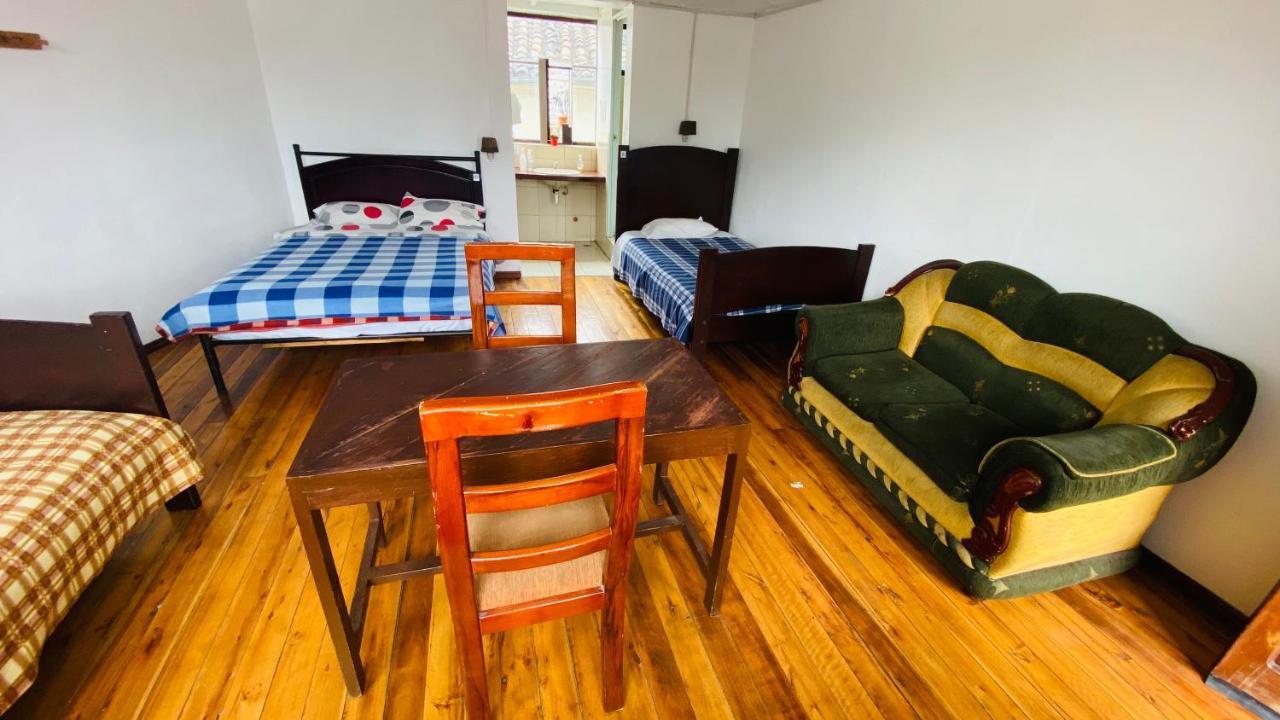 Hostal La Guayunga Rooftop Кито Екстериор снимка