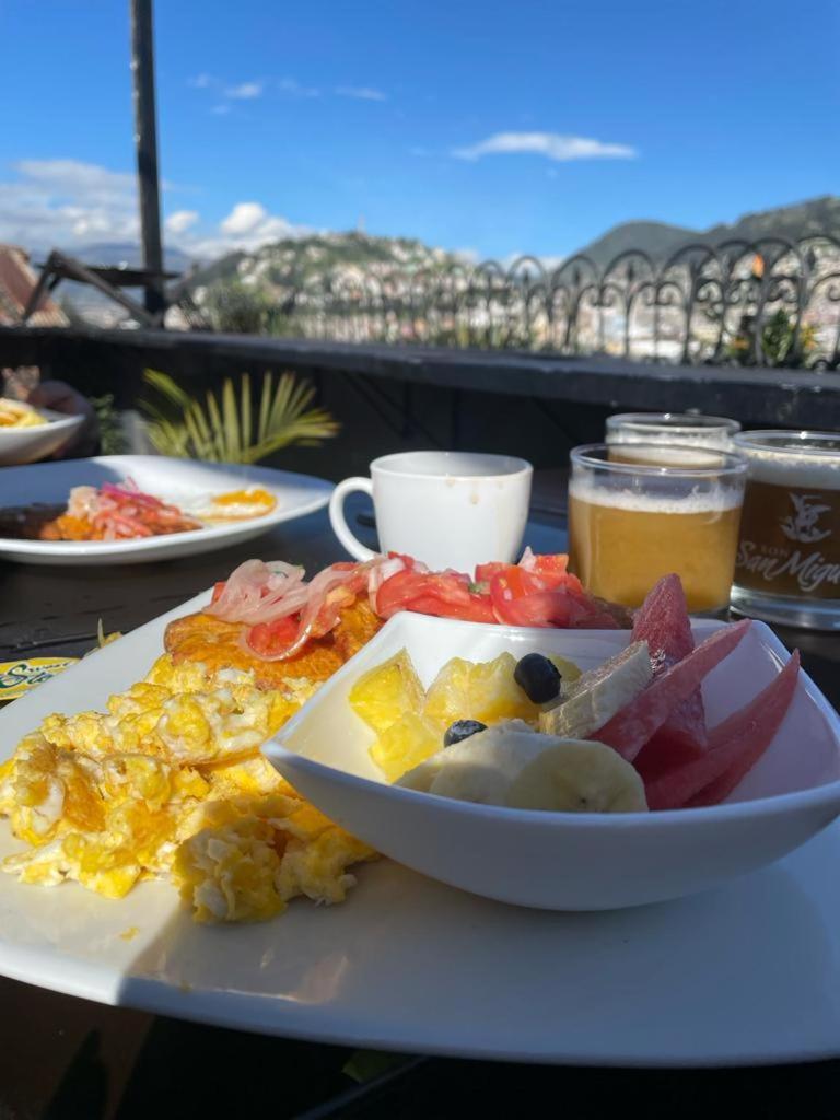 Hostal La Guayunga Rooftop Кито Екстериор снимка