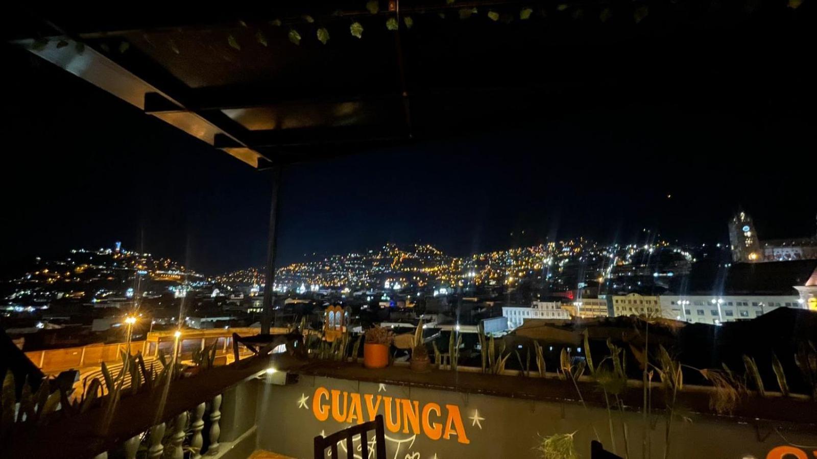 Hostal La Guayunga Rooftop Кито Екстериор снимка