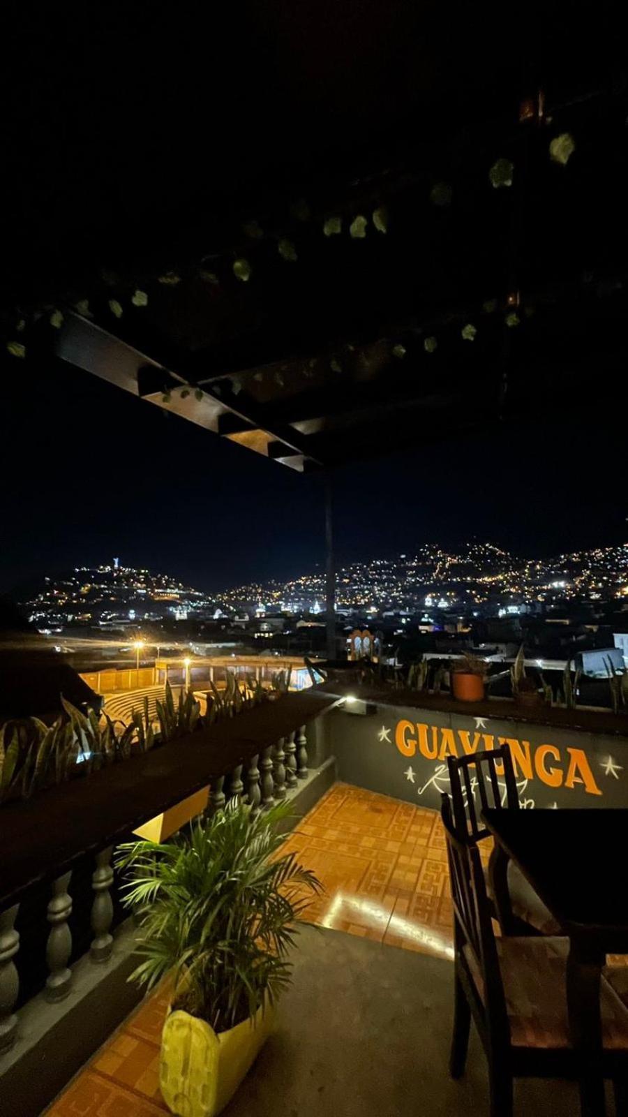 Hostal La Guayunga Rooftop Кито Екстериор снимка