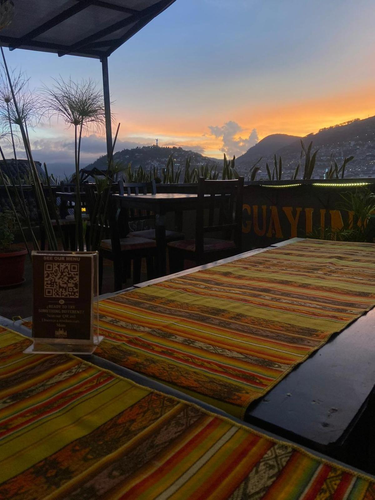 Hostal La Guayunga Rooftop Кито Екстериор снимка