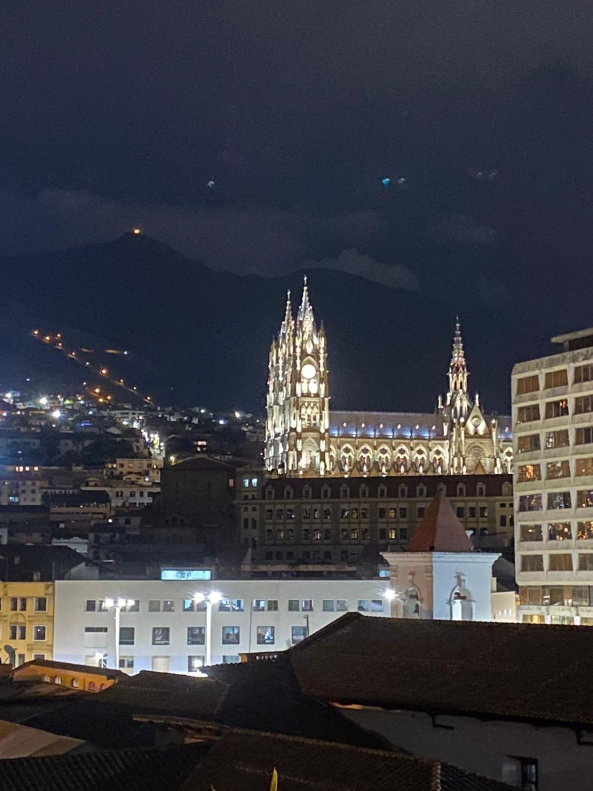Hostal La Guayunga Rooftop Кито Екстериор снимка
