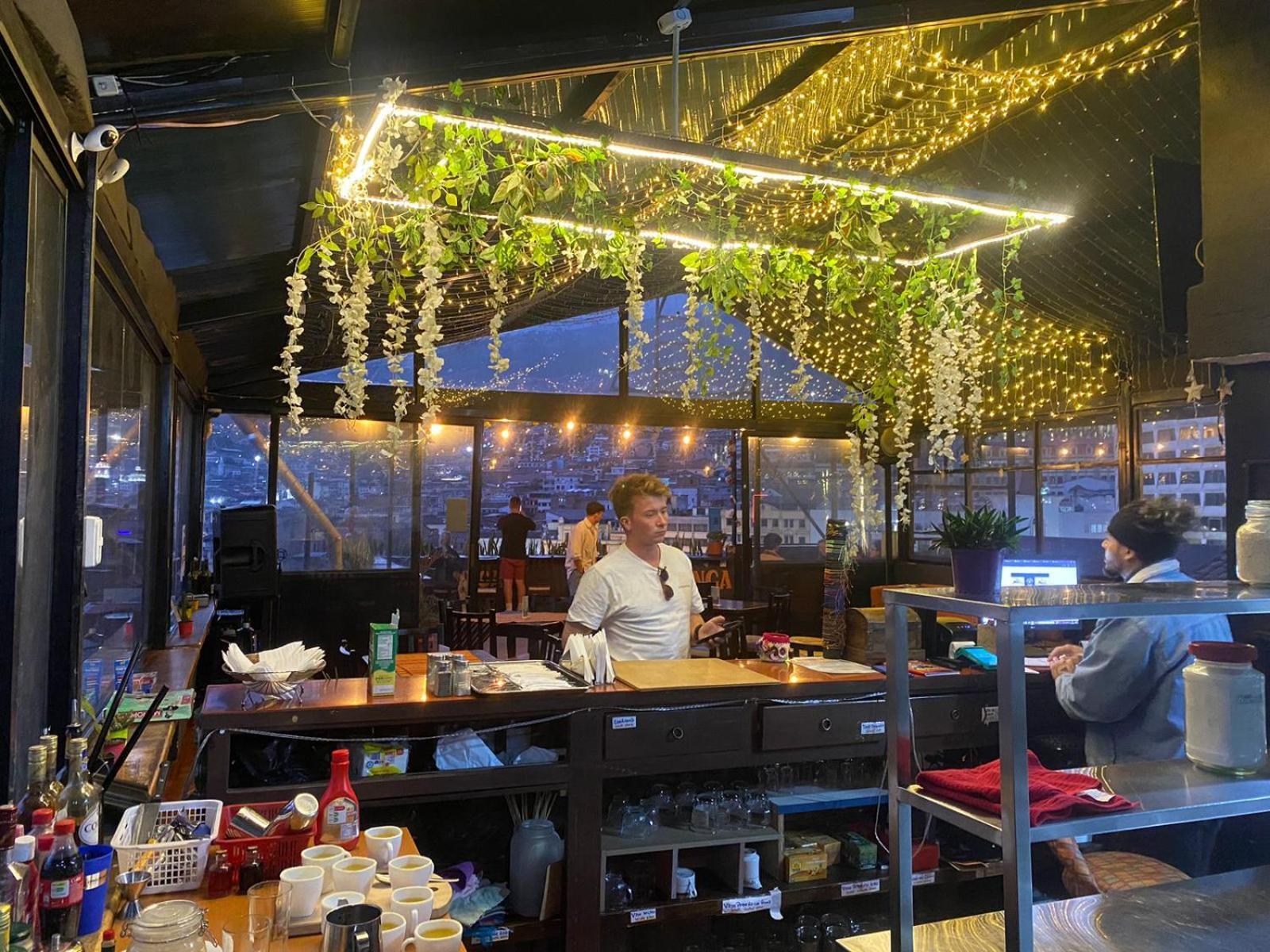 Hostal La Guayunga Rooftop Кито Екстериор снимка