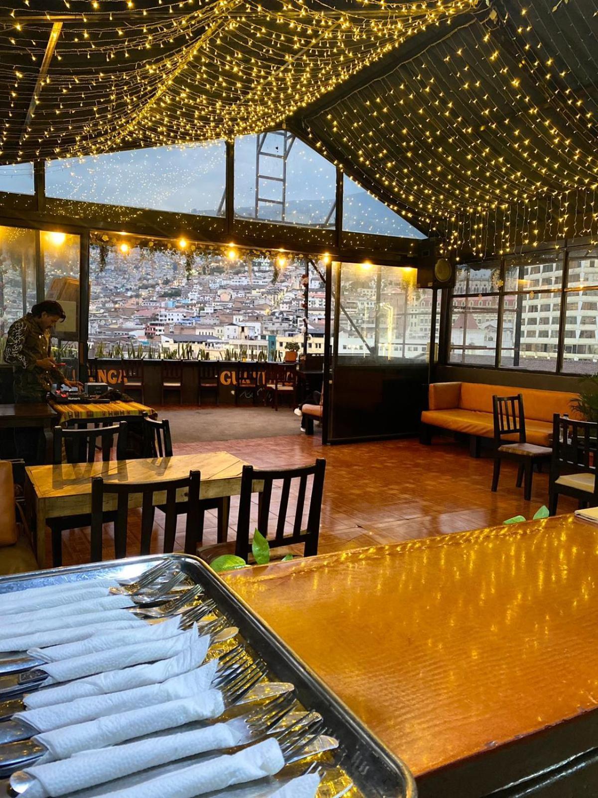 Hostal La Guayunga Rooftop Кито Екстериор снимка